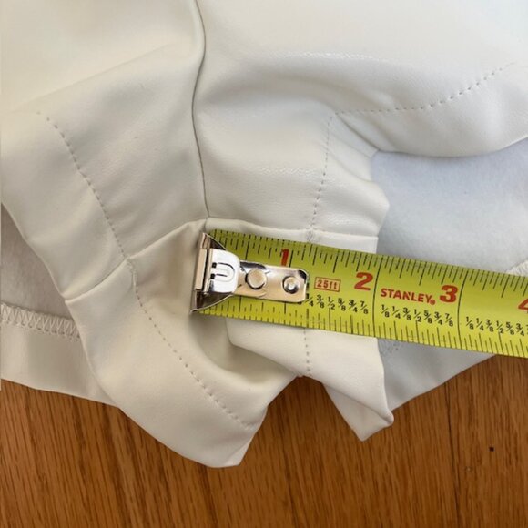 Faux Leather high waisted white pleated shorts size S - Picture 6 of 6